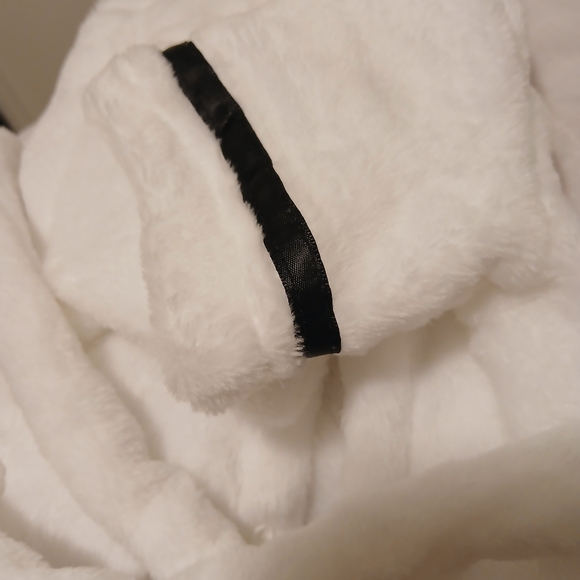 Pet Robe white soft plush with black trim sz Lg / XL small for small dog cat new - Picture 8 of 8
